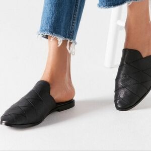 Seychelles Braided  Survival Black Mule Flats Slides. Size. 7.5